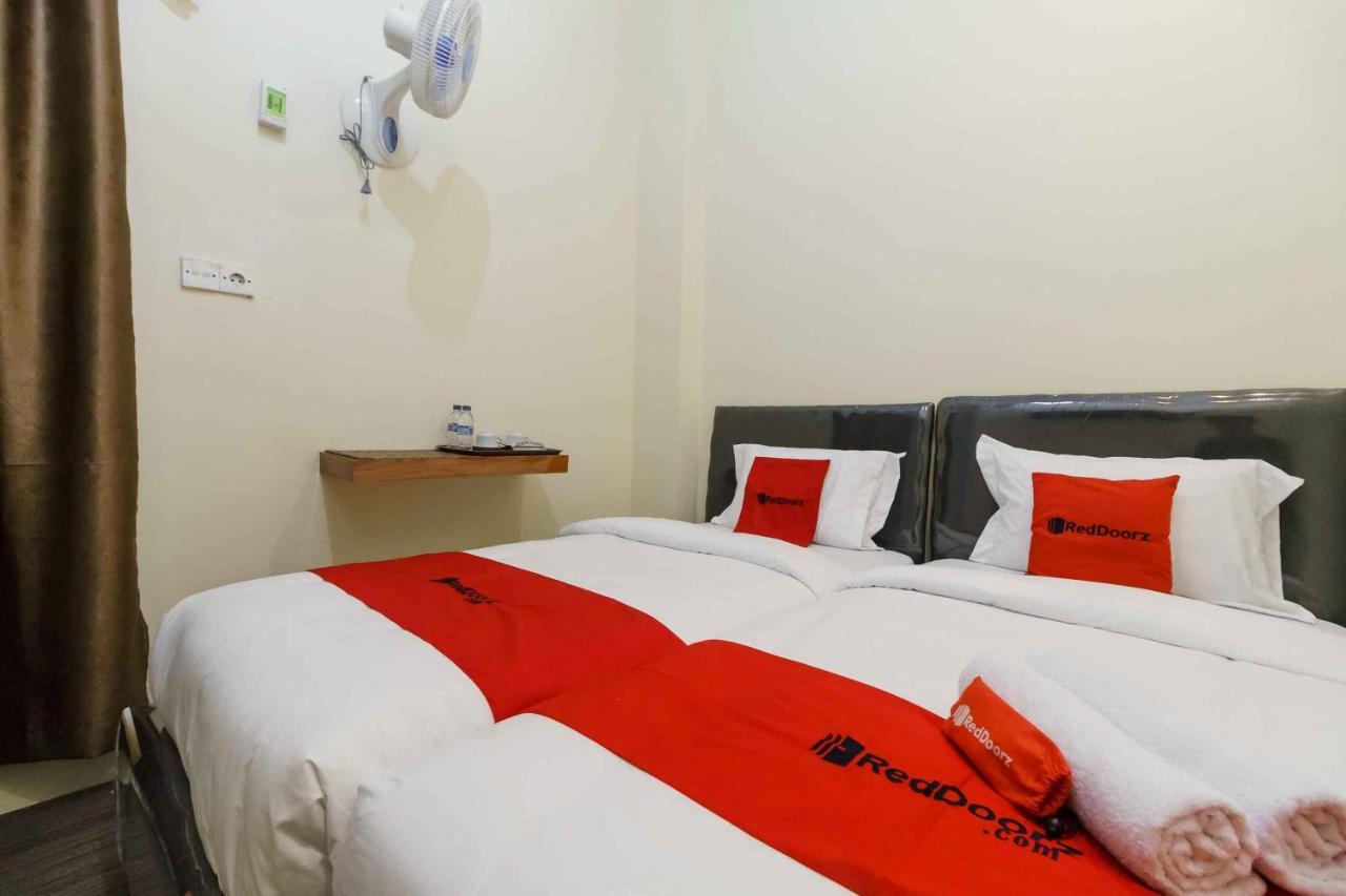 Reddoorz Syariah Near Lubang Jepang Bukittinggi Hotel Exterior photo