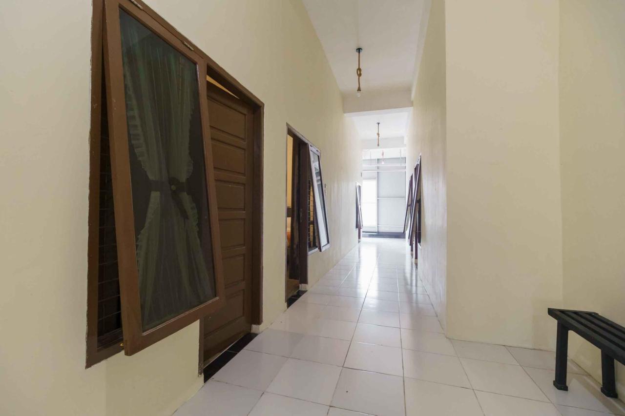 Reddoorz Syariah Near Lubang Jepang Bukittinggi Hotel Exterior photo