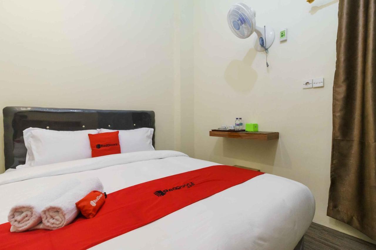 Reddoorz Syariah Near Lubang Jepang Bukittinggi Hotel Exterior photo