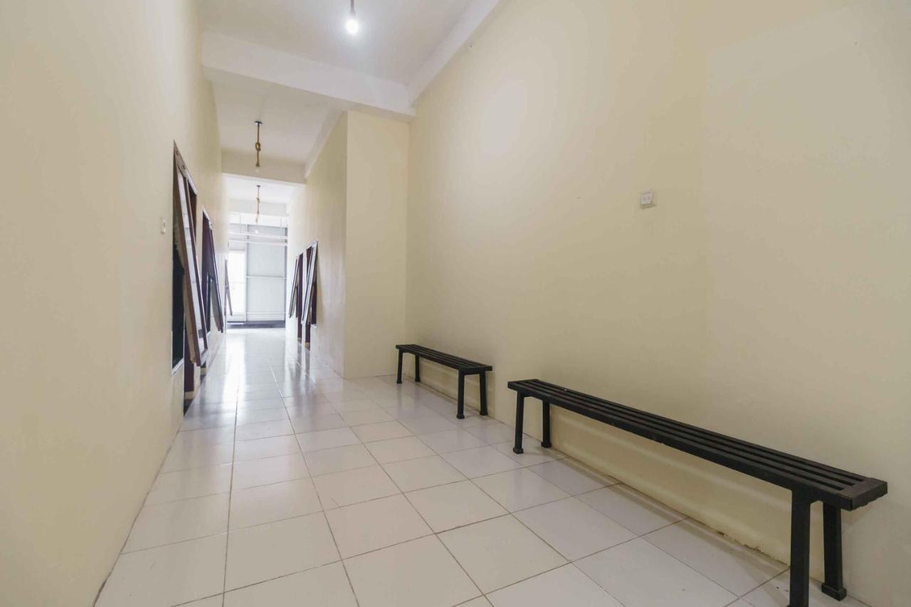 Reddoorz Syariah Near Lubang Jepang Bukittinggi Hotel Exterior photo