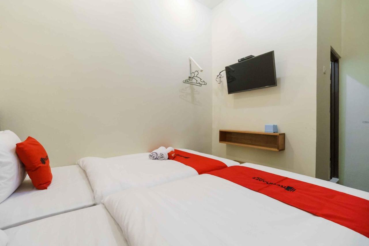 Reddoorz Syariah Near Lubang Jepang Bukittinggi Hotel Exterior photo